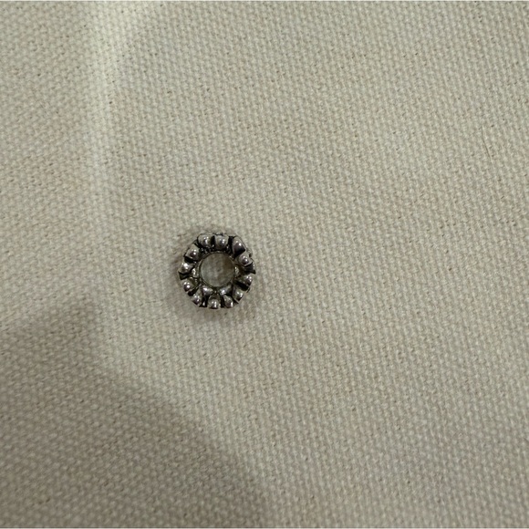 Pandora White Daisy Spacer - Picture 2 of 3